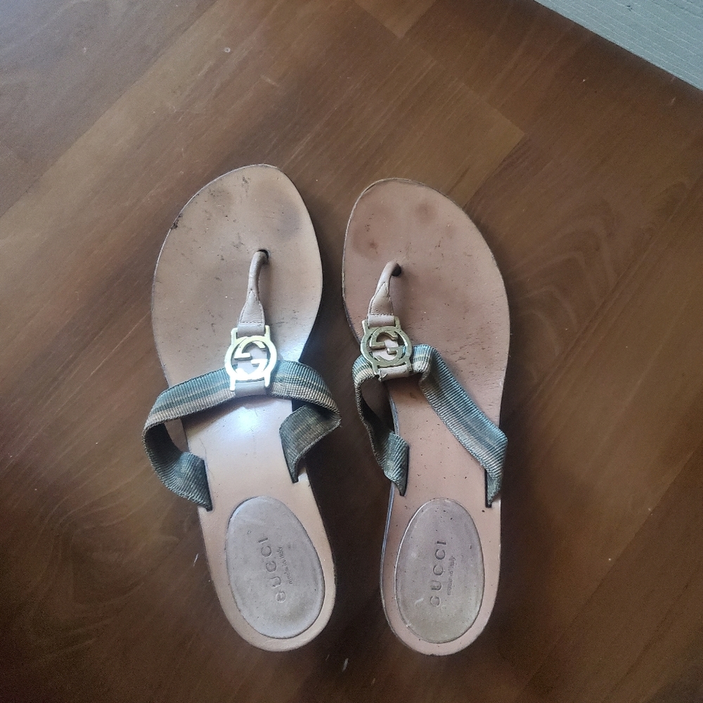 Gucci pink slippere size 7.5